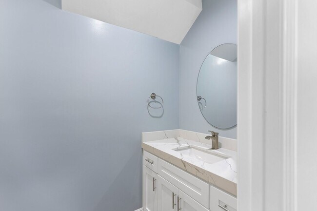 Building Photo - 2216 N Frederic St