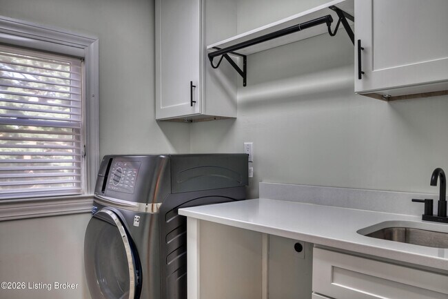 Building Photo - 711 Bedfordshire Rd