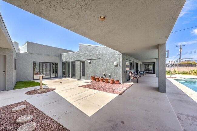 Building Photo - 1926 Papago Ln