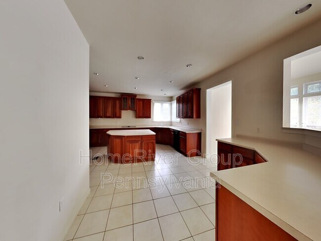 Building Photo - 145 Tanglewood Dr