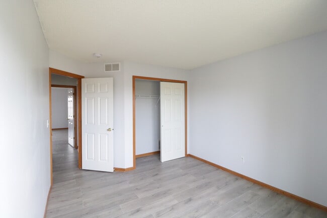 Building Photo - 7860 Old Carriage Ct