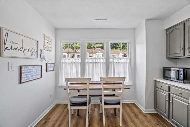 Building Photo - Furnished Townhome in VB
