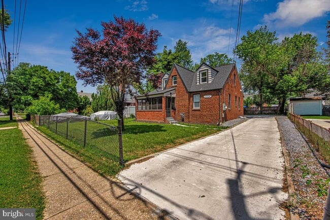 Building Photo - 3704 Hamilton St