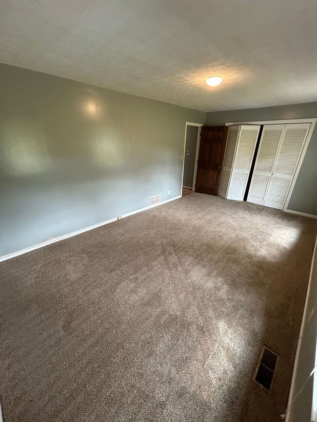 Building Photo - Rare Find in Carrollton!