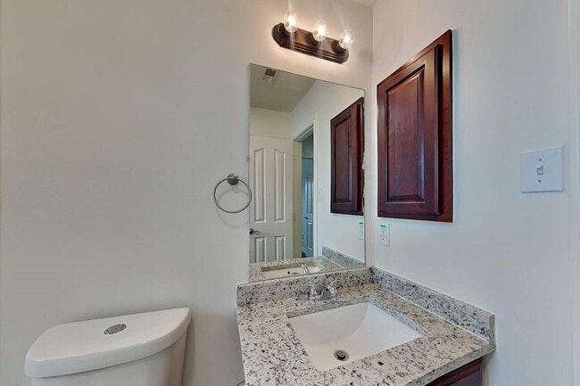 Building Photo - 383 Hyland Ln