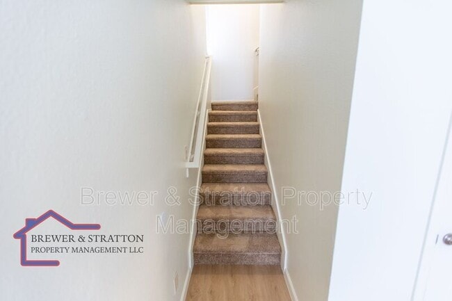 Building Photo - 303 N Miller Rd