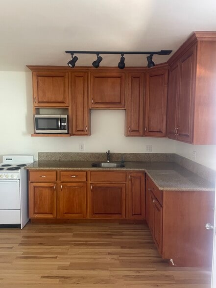 Building Photo - 2703 Nelson Ave