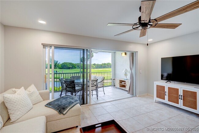 Building Photo - 5539 NE Gulfstream Way