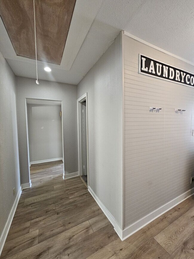 Building Photo - 836 Eldin Ave SE