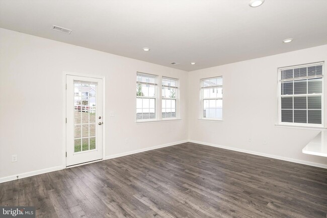Building Photo - 59 Peregrine Way