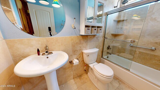 Building Photo - 11020 S Mandan St