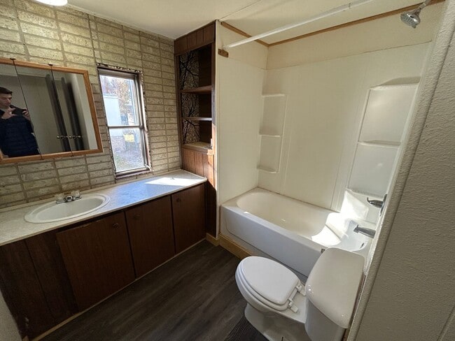 Building Photo - 2 Bedroom 1 Bath Updated Mobile Home in A & J Mobile Home Park