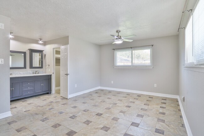 Building Photo - 509 Belmont Dr