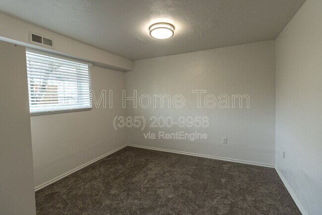 Building Photo - 1312 Roger Cir