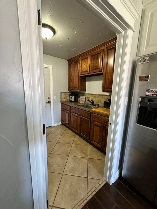 Building Photo - 1205 Alma Dr