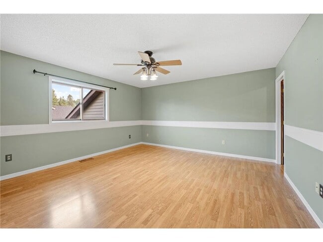 Building Photo - 1008 3rd St NE