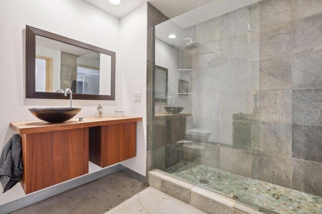 Building Photo - 700 N Washington Ave