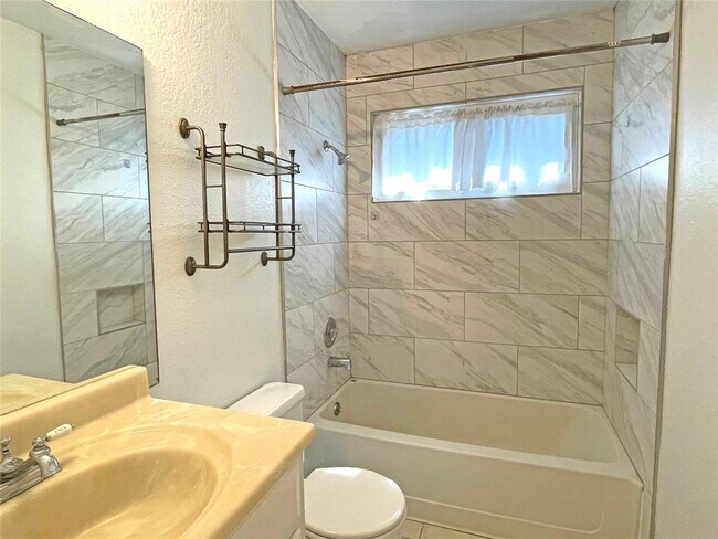 Building Photo - 2315 Claudia June Ave