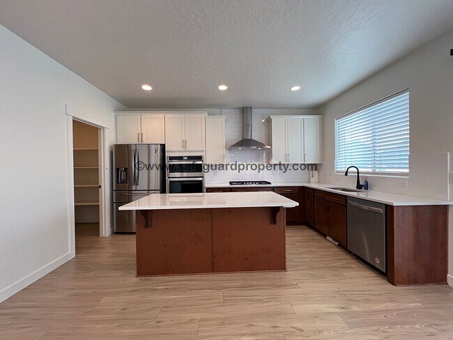 Building Photo - Fabulous Home in Eagle Mountain