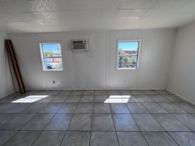 Building Photo - 1288 Pima Way