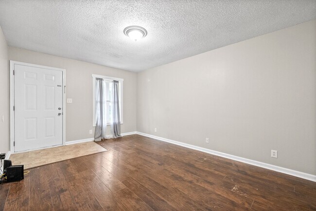 Building Photo - 135 E St