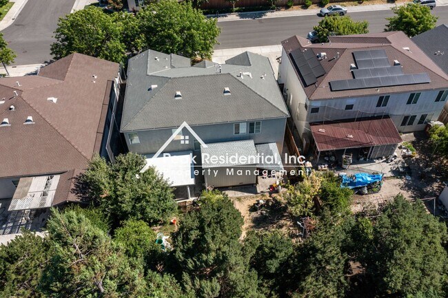 Building Photo - Spacious Stockton 5bd/3ba back up to Elkhorn Golf Club