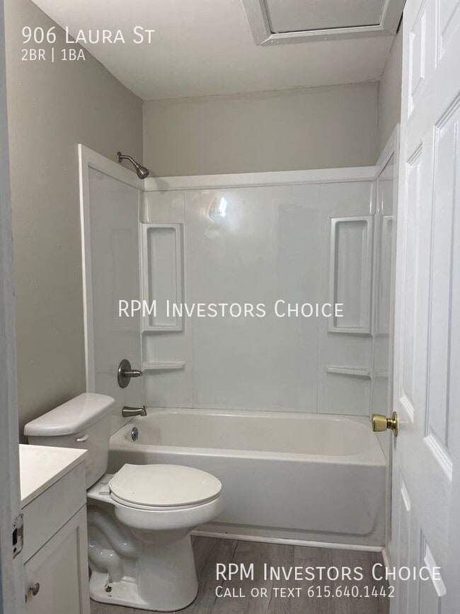 Building Photo - 906 Laura St