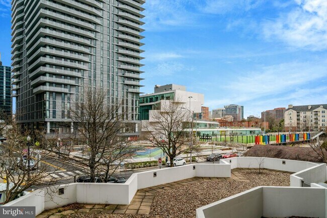 Building Photo - 1530 Key Blvd