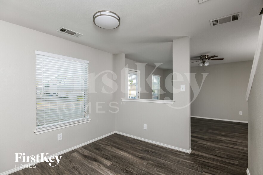 Building Photo - 1604 Alcazar Plaza