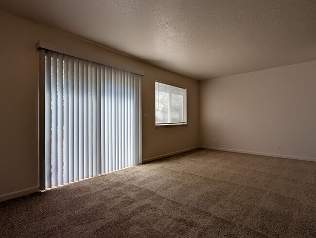 Building Photo - 3-Bedroom, 1.5-Bath Duplex In The Thurston Area of Springfield!