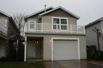 Building Photo - 3 bedroom 2.5 bath home
