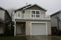Building Photo - 3 bedroom 2.5 bath home