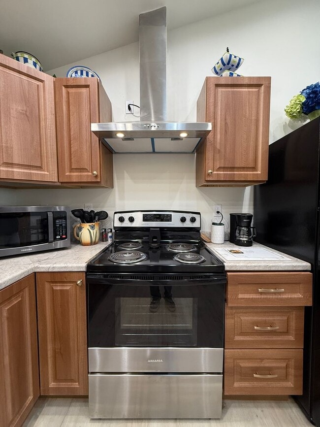 Building Photo - Newer Beautifully Furnished Single Story ADU Includes All Basic Utilities and WiFI