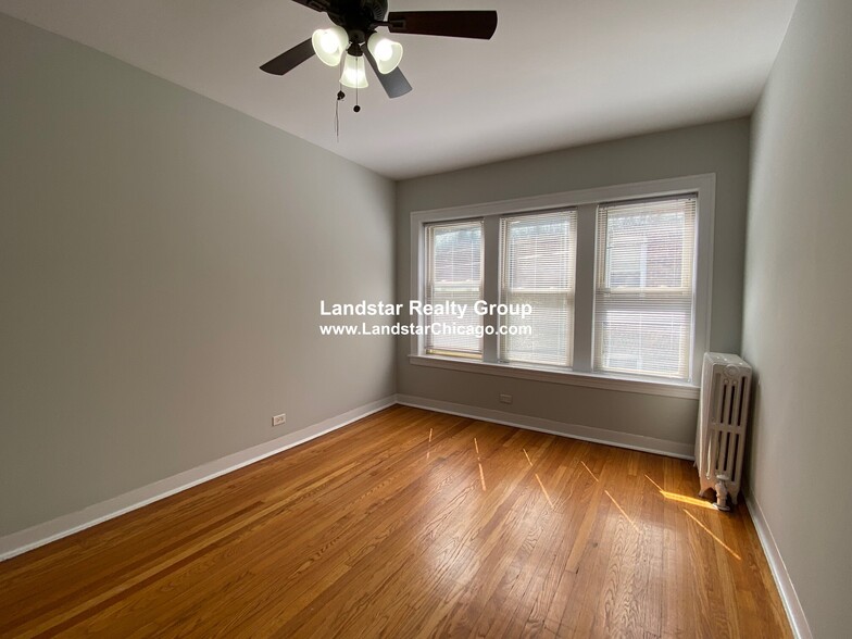 Building Photo - 2043 W Berwyn Ave