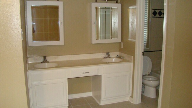 Building Photo - 2715 Sunbird Dr