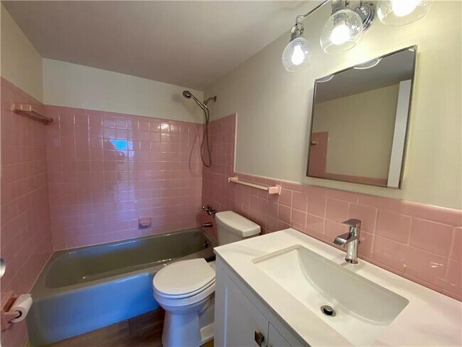 Building Photo - 53 Academy Ave