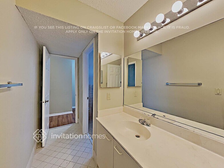 Building Photo - 10441 NW 12th Ct