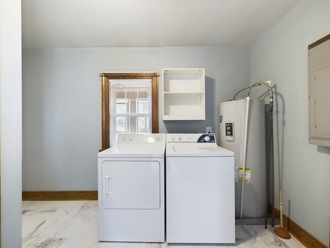 Building Photo - 7505 Landsworth Ave