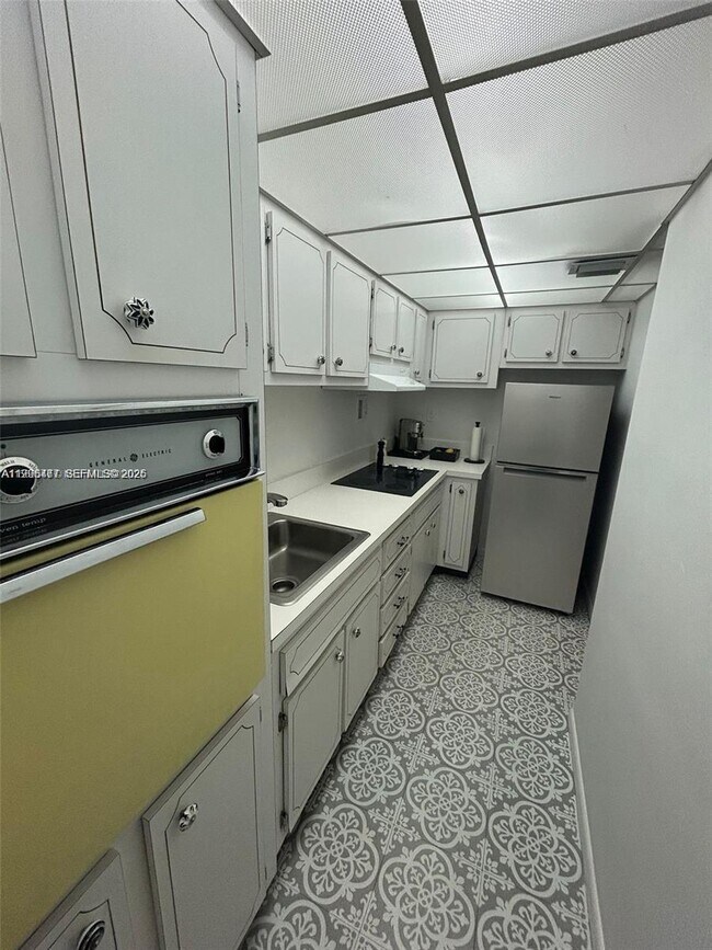 Building Photo - 1200 West Ave