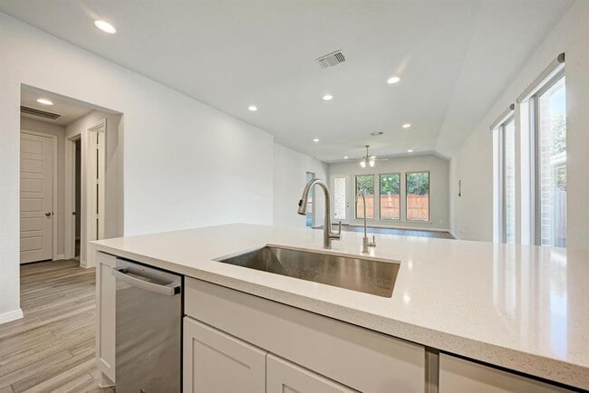 Building Photo - 133 Bauer Lp