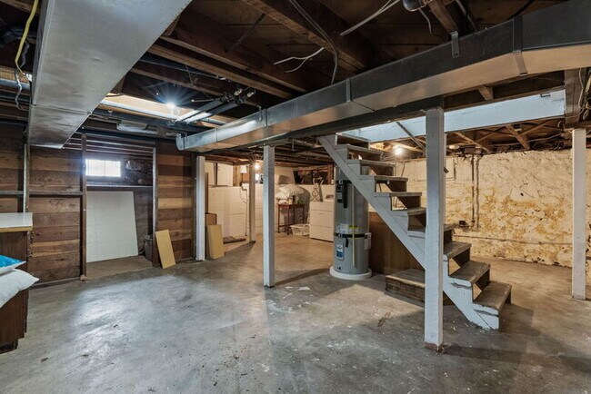 Building Photo - 1218 W Grace Ave