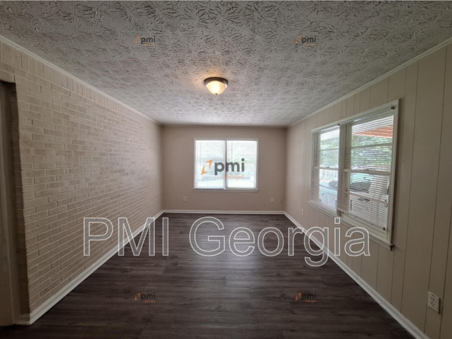 Building Photo - 4384 Westside Dr