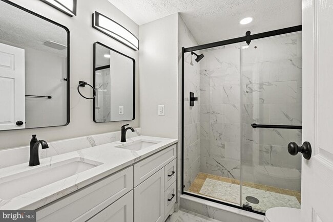 Building Photo - 9409 Mirror Pond Dr