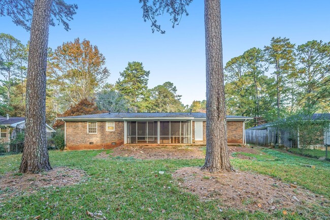 Building Photo - 3 Bedroom, 2 bath Home in Stone Mountain