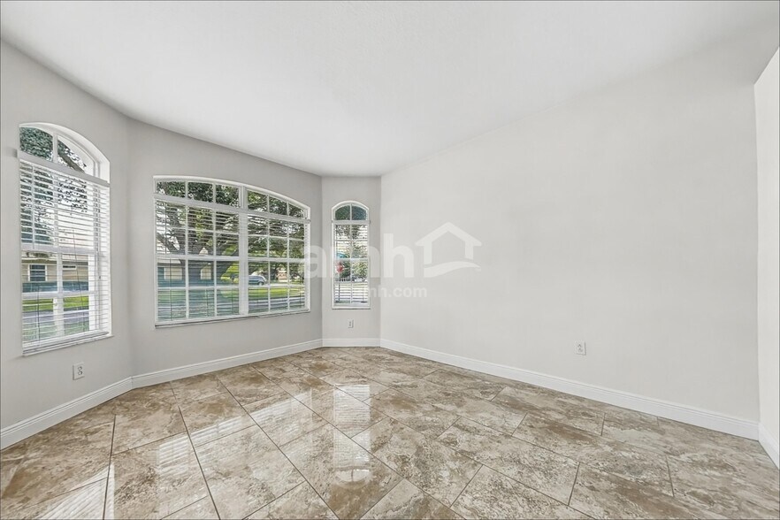 Building Photo - 802 Lesa Glen Pl