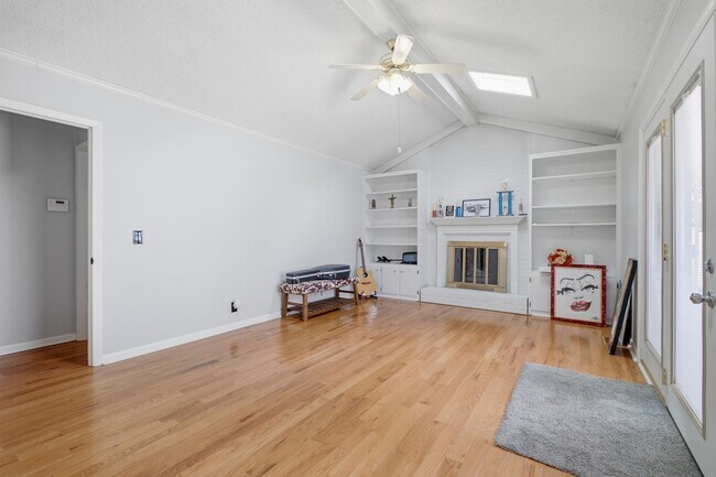 Building Photo - 4812 Sierra Dr