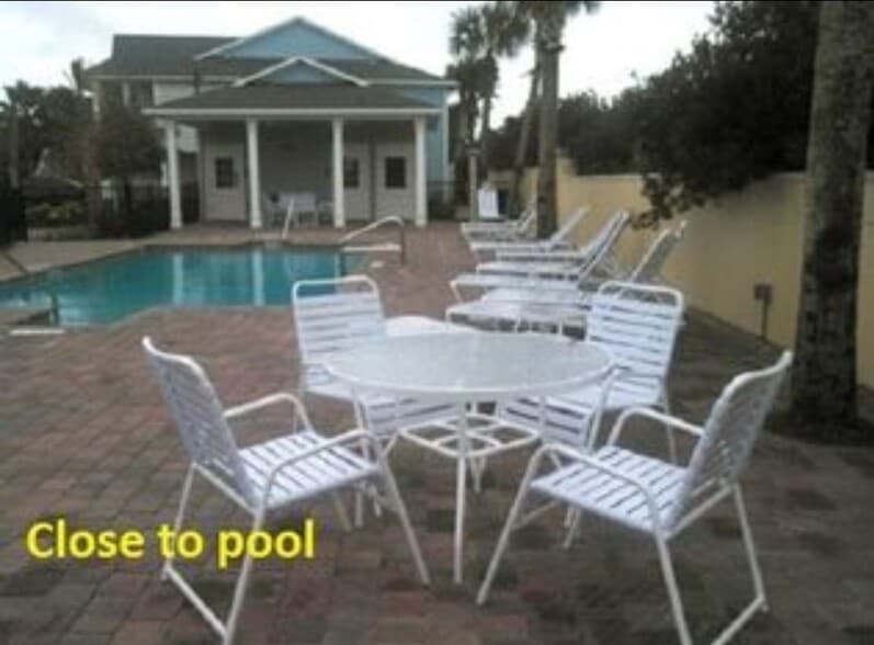 350ft from pool - 177 Islander Dr