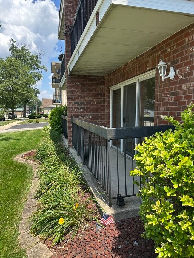 Building Photo - 9529 Minnick Ave