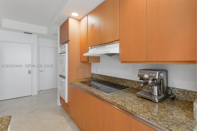 Building Photo - 21050 Point 702