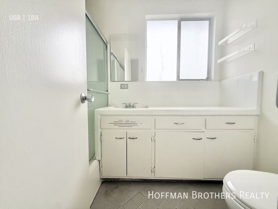 Building Photo - 1350 Laurel Ave